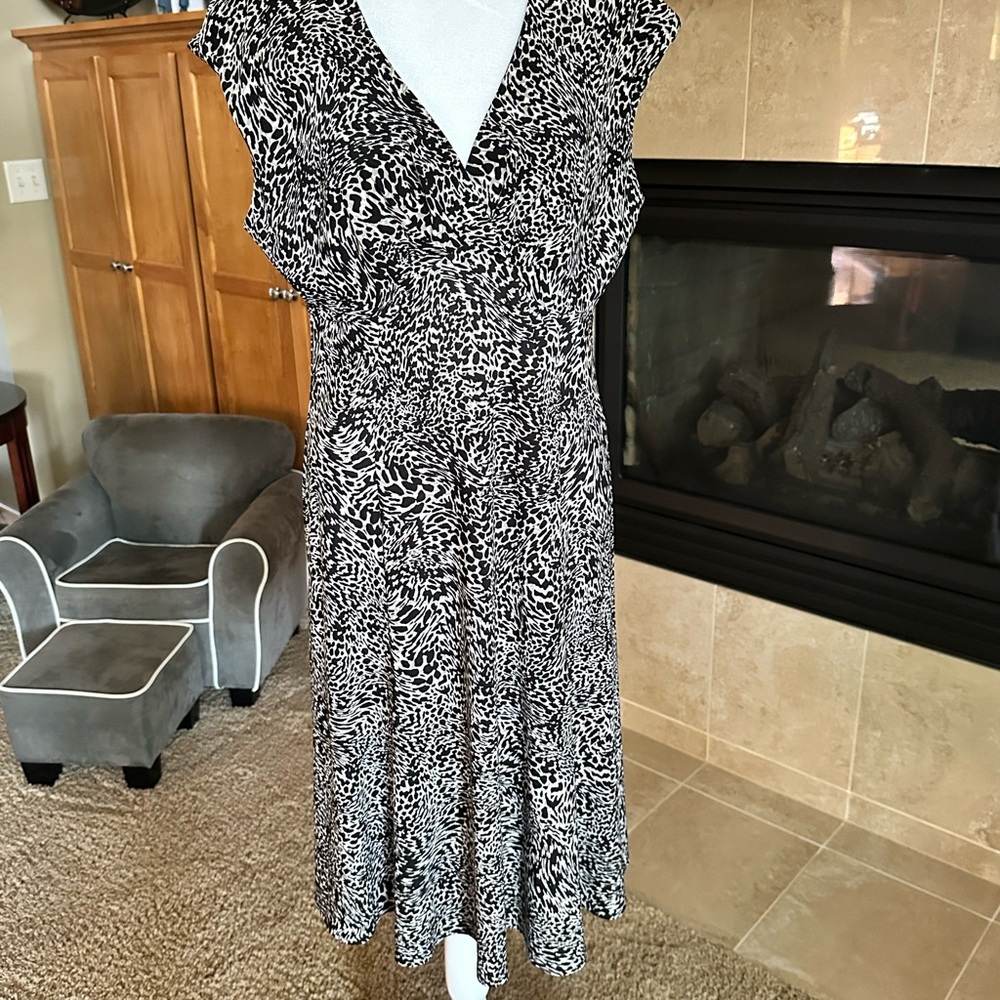 Jones New York Monochrome Patterned Midi Dress